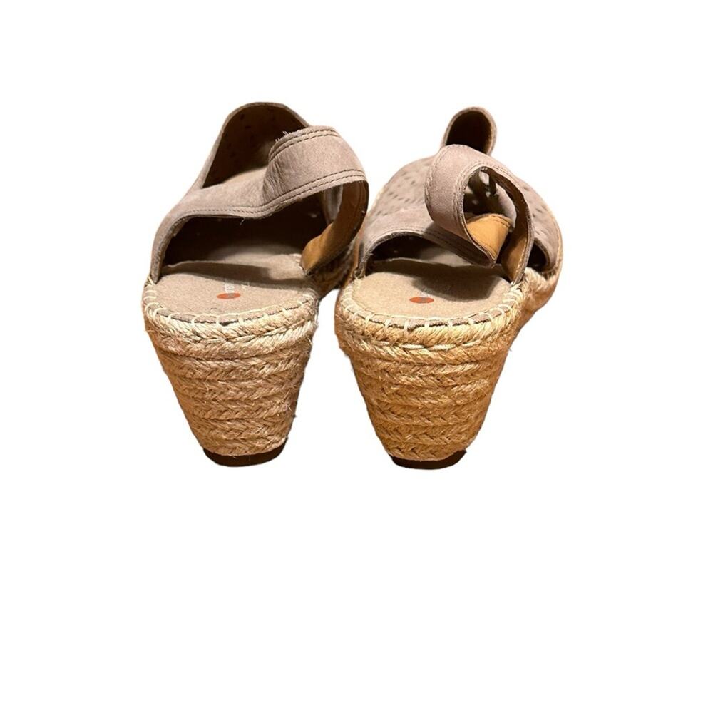 Unstructured by Clark’s Taupe Suede Perforated Wedges Straw Heel Size 8 - Picture 9 of 9